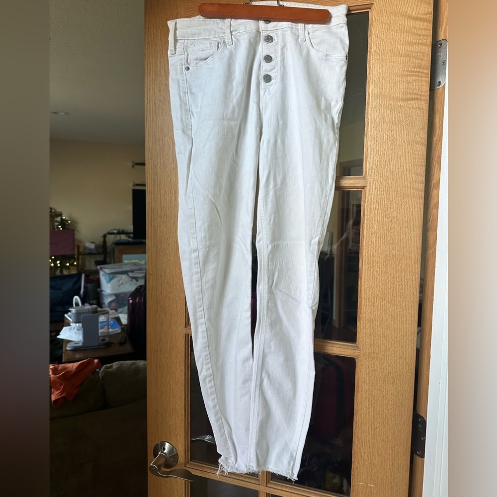 White button-up Old Navy jeans